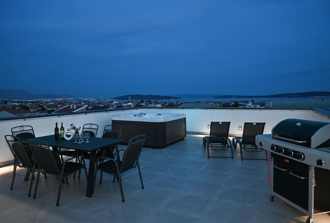 Rooftop New Castel 2023 Kastela Bagian luar foto