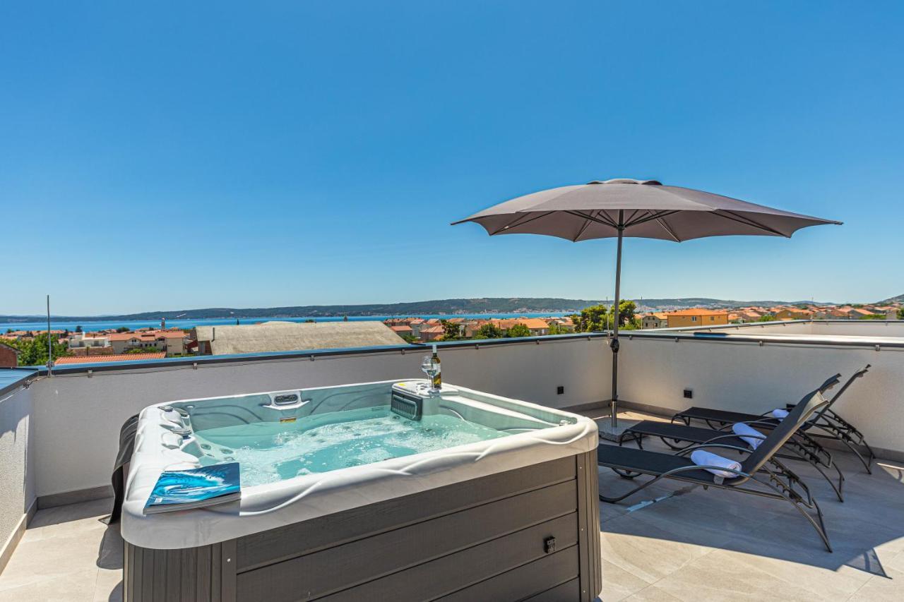 Rooftop New Castel 2023 Kastela Bagian luar foto