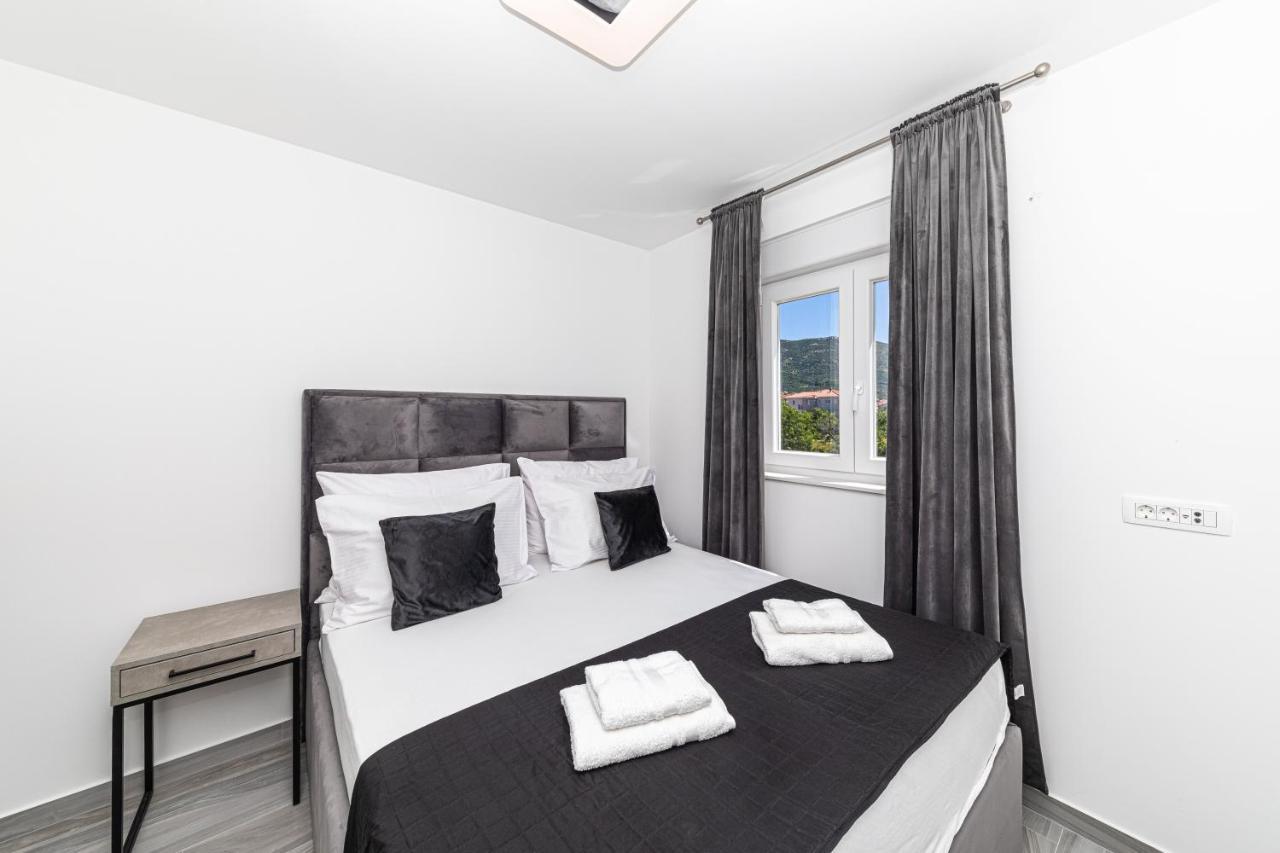 Rooftop New Castel 2023 Kastela Bagian luar foto