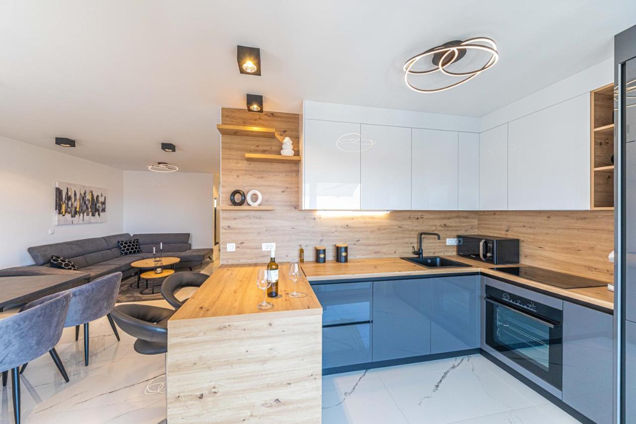 Rooftop New Castel 2023 Kastela Bagian luar foto