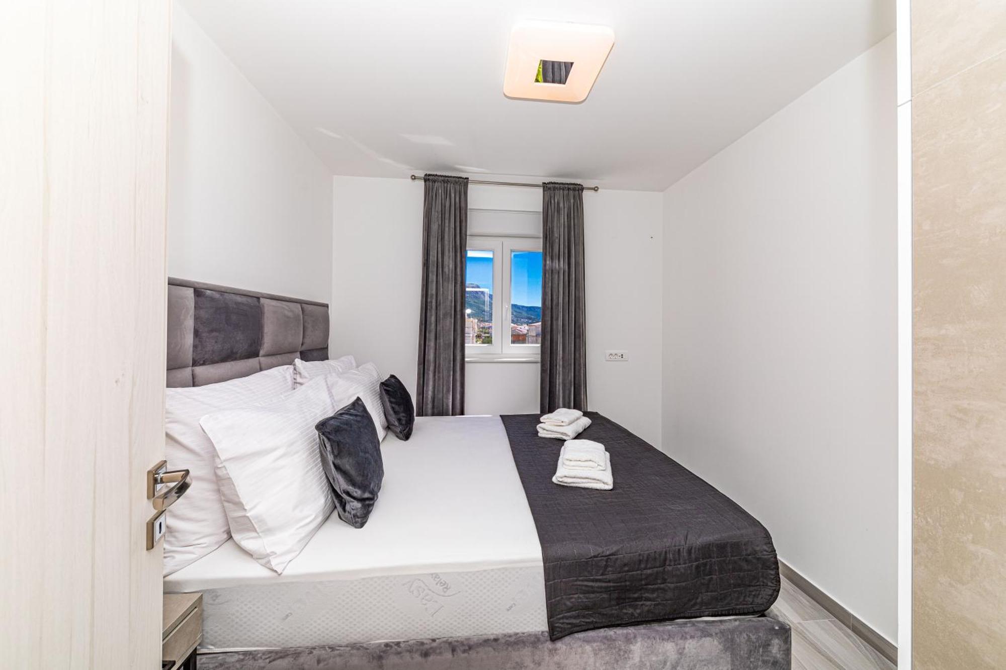 Rooftop New Castel 2023 Kastela Bagian luar foto