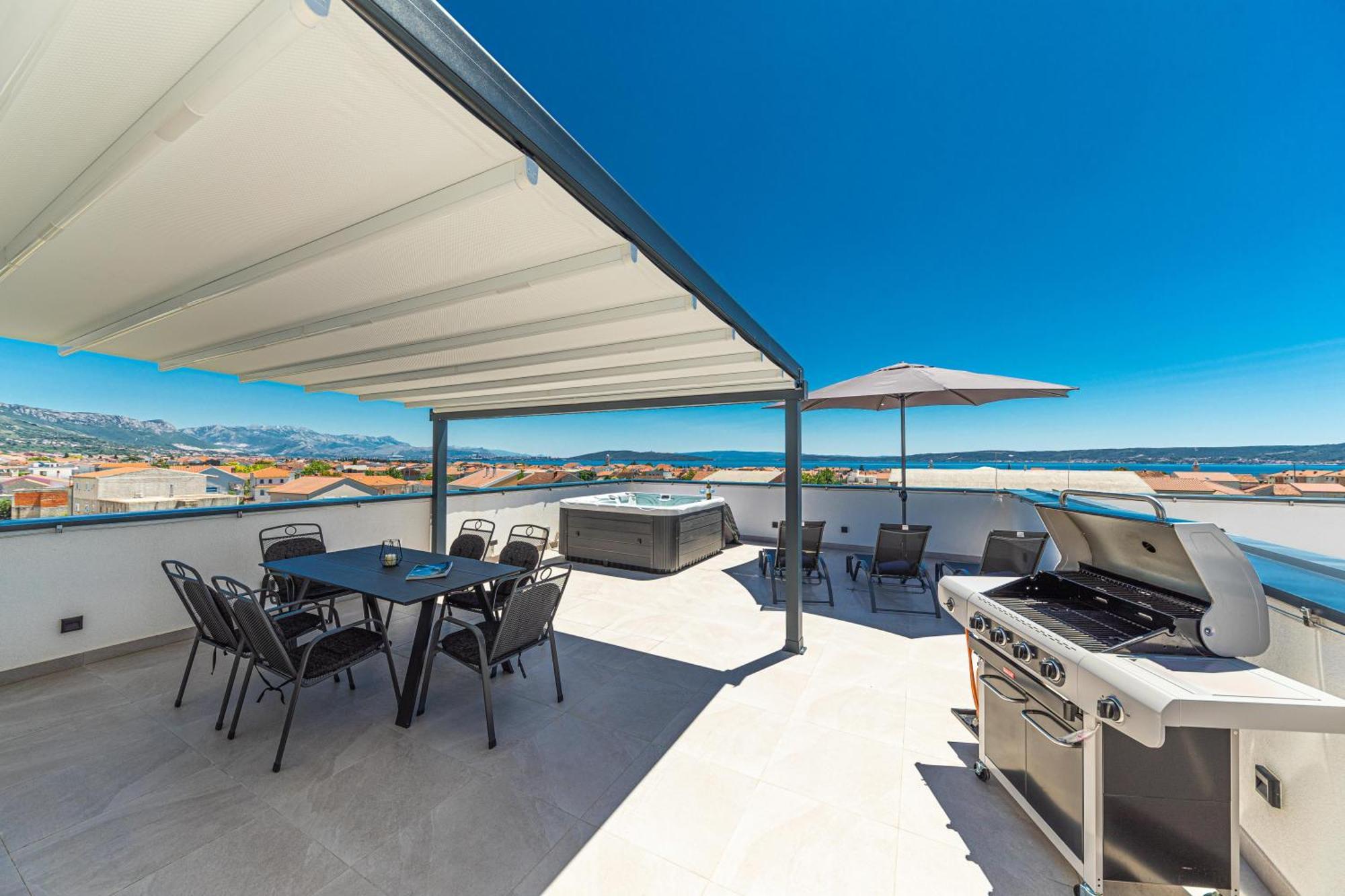 Rooftop New Castel 2023 Kastela Bagian luar foto