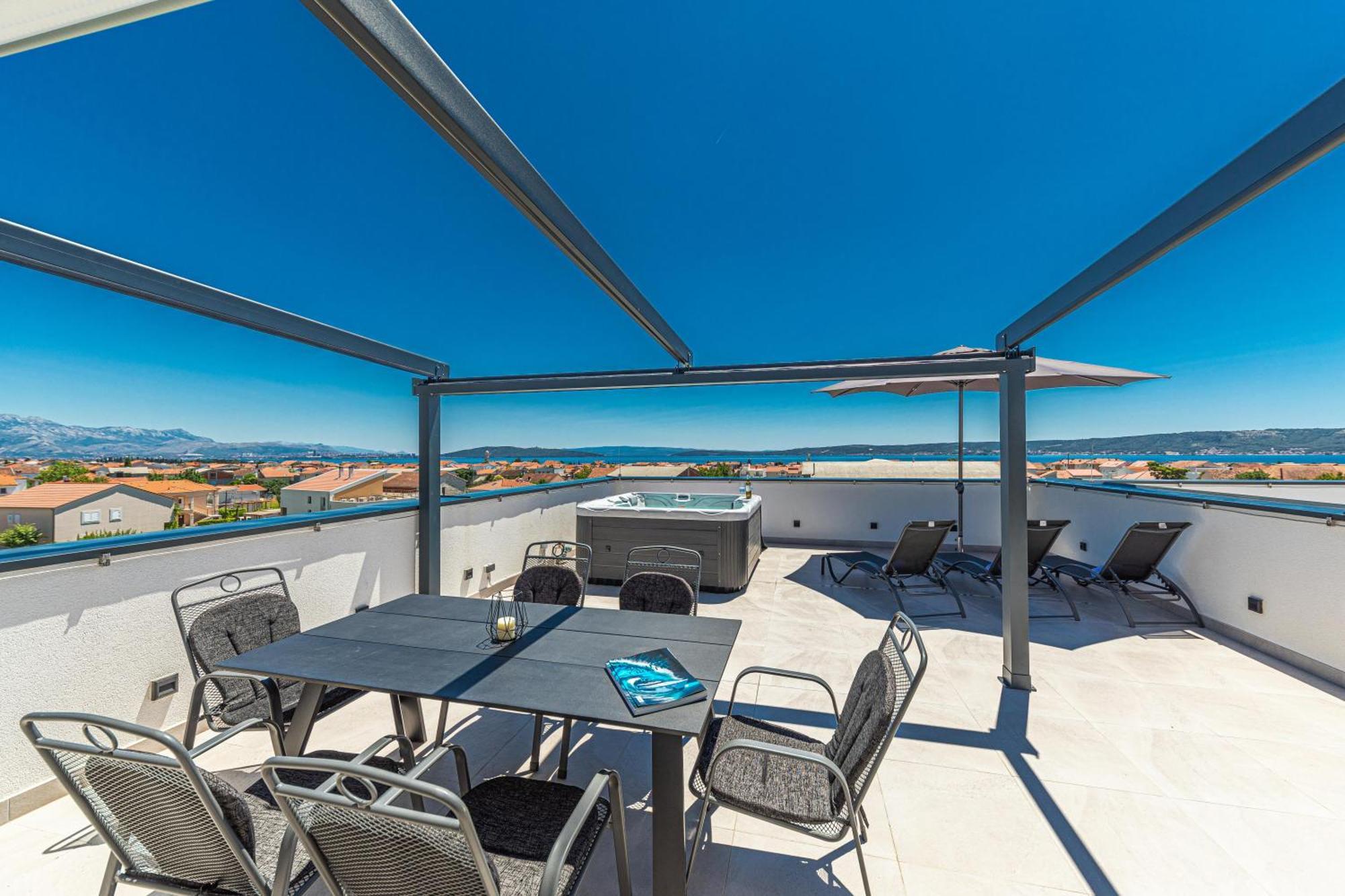 Rooftop New Castel 2023 Kastela Bagian luar foto