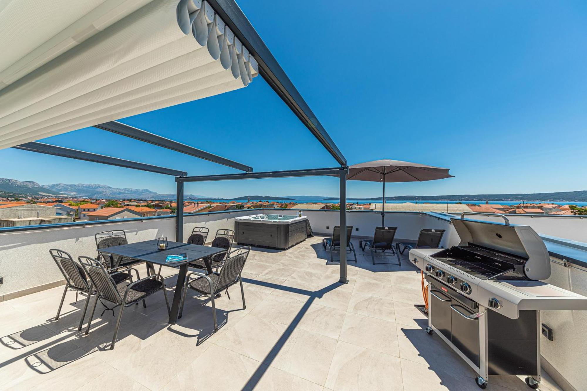 Rooftop New Castel 2023 Kastela Bagian luar foto